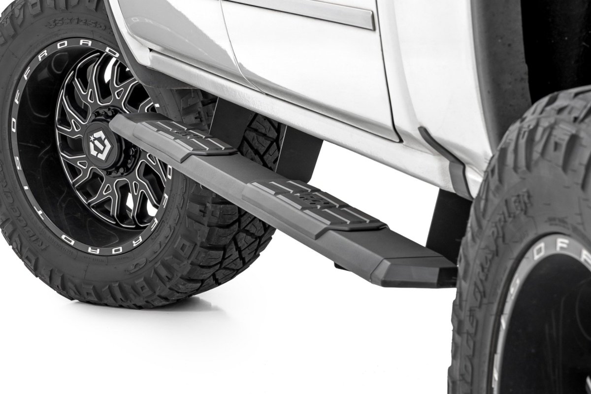 GMC Sierra 1500 Running Boards - Rough Country - TR2, Aluminum, 5-inch Wide, Black Powder Coat, Full-Length - Black - '07-'19
